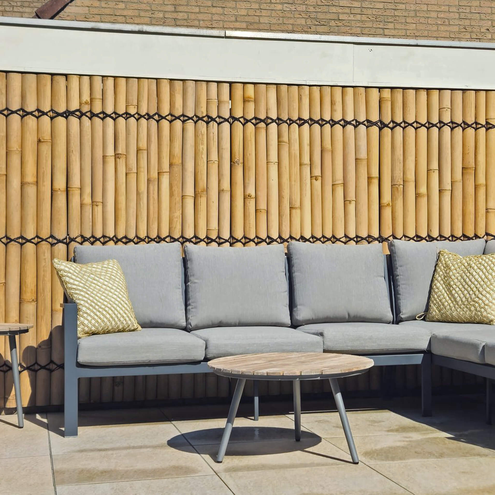 Bamboe schutting halfrond naturel met loungeset