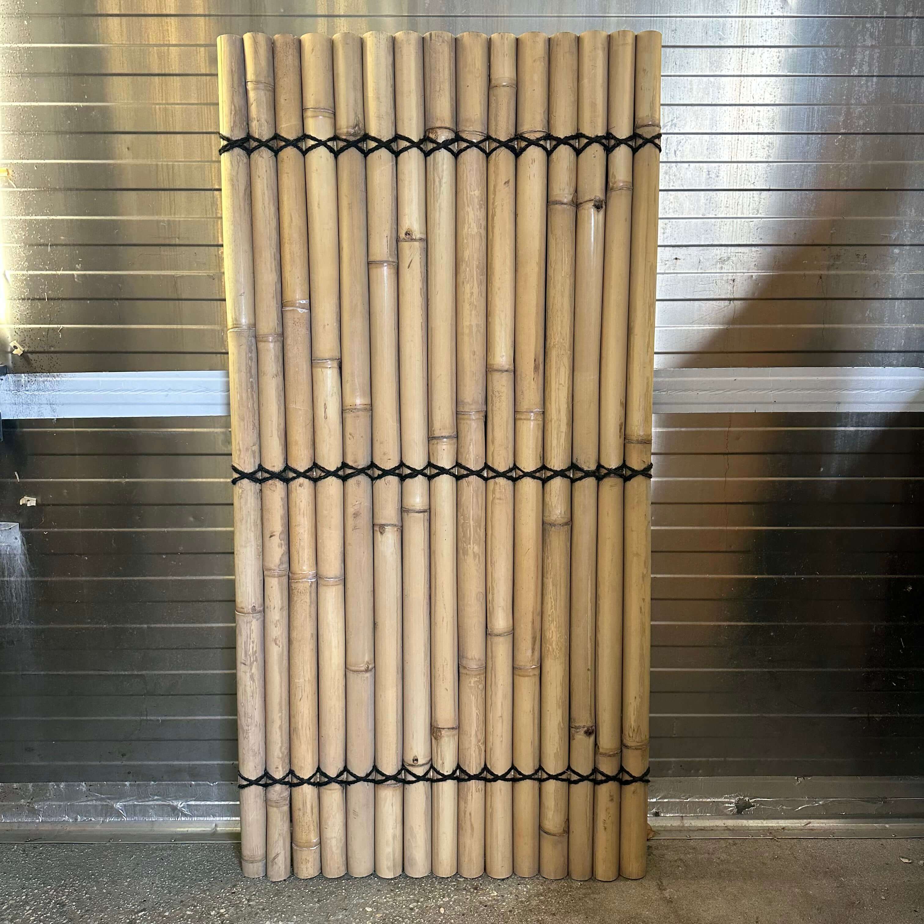 Outlet | Bamboe schutting halfrond met zwart palmtouw - Naturel